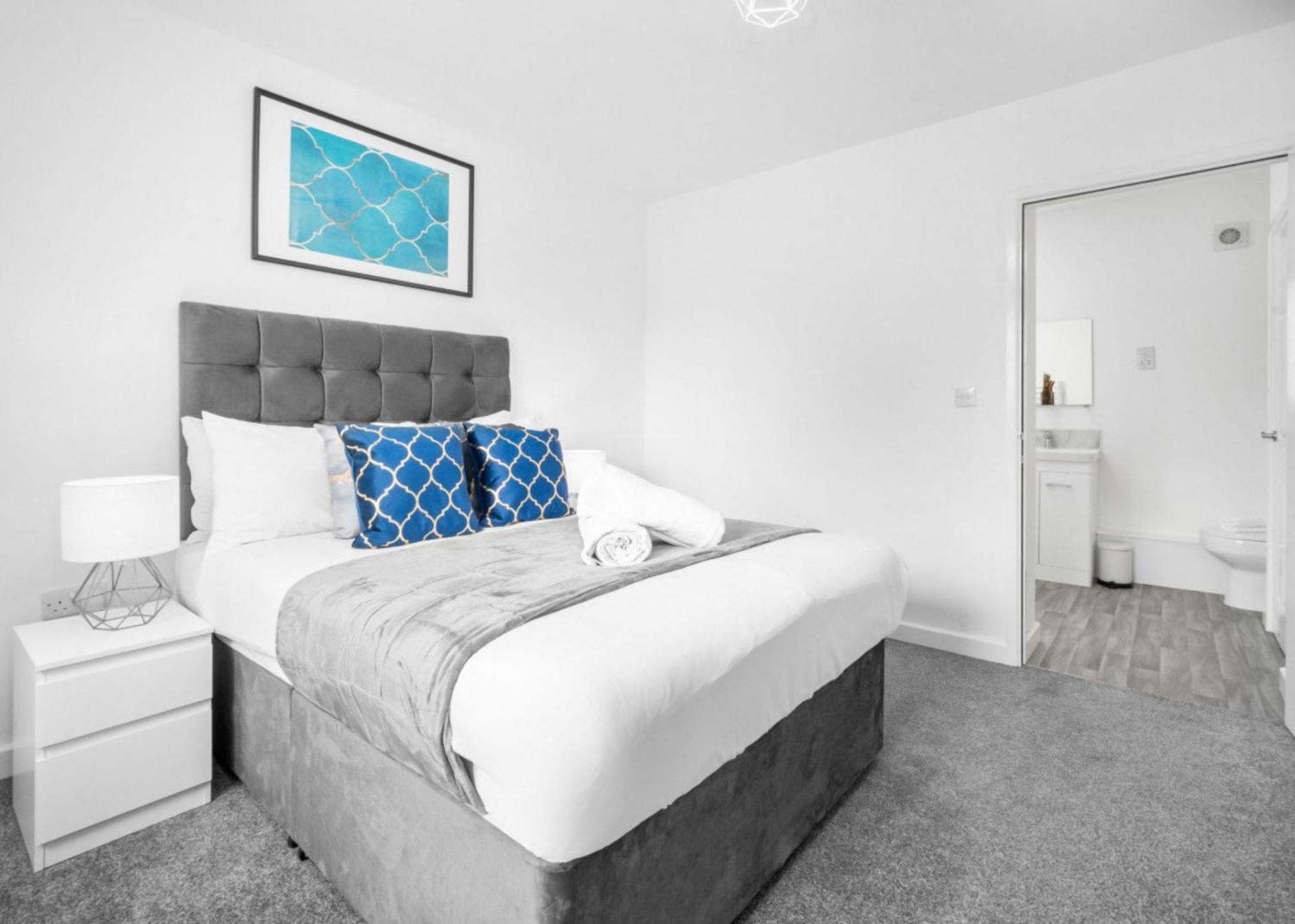 New 2 Bedroom Deluxe Apartment - Parking - Wifi & Netflix - Top Rated - 50C Cradley Heath Ngoại thất bức ảnh